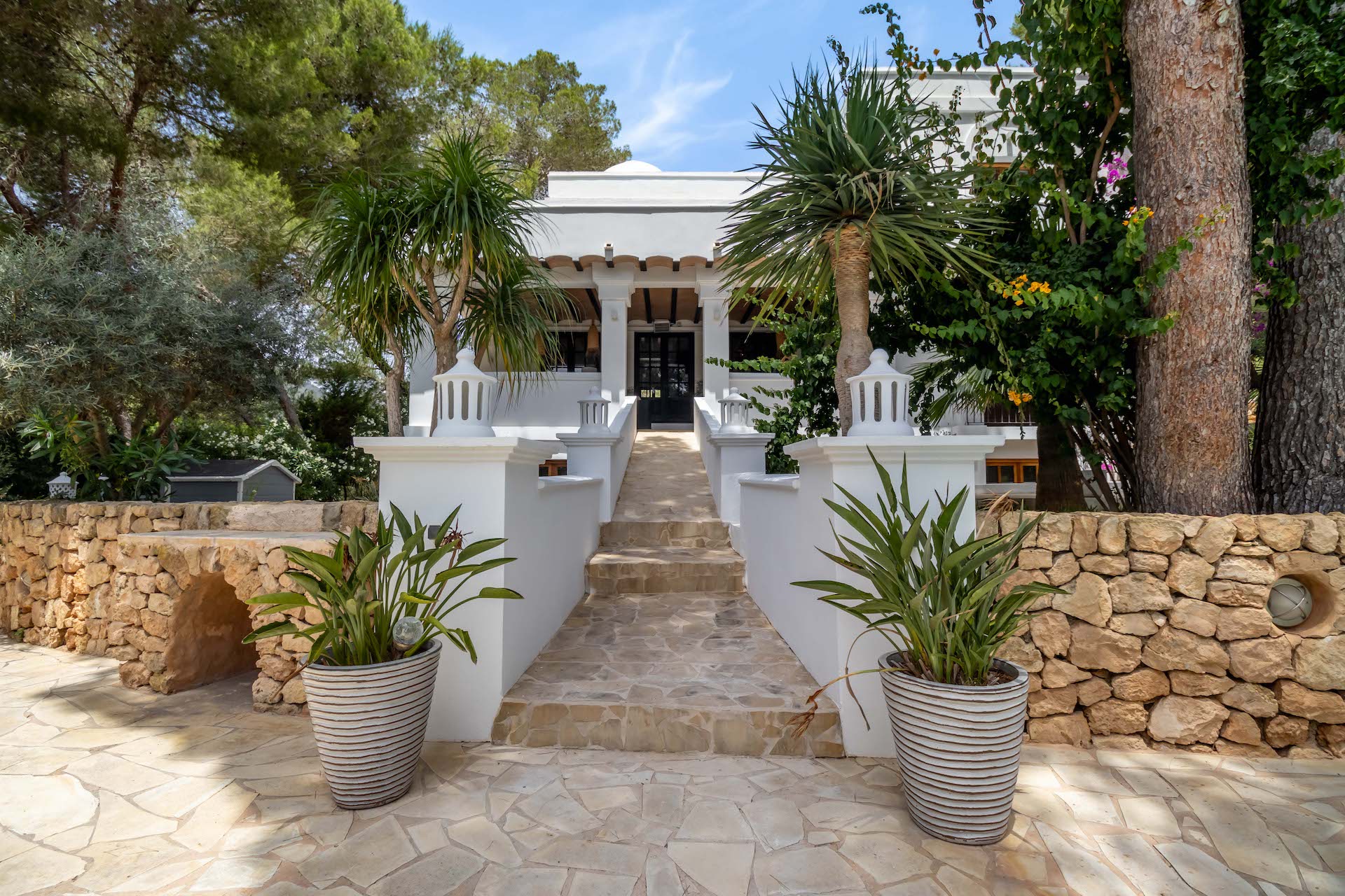 resa estates luxury te koop  ibiza villa for sale sant jordi entrance.JPG